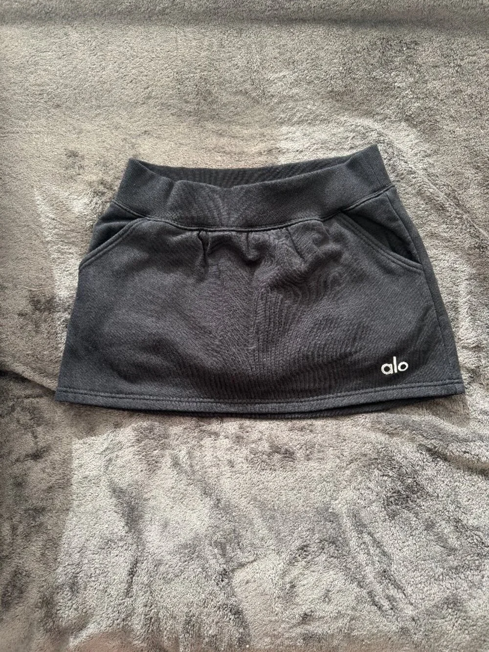 Alo Yoga Accolade Skirt Size M Black
